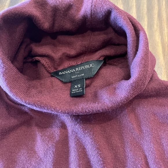 Banana Republic Women’s Turtleneck - Picture 2 of 2